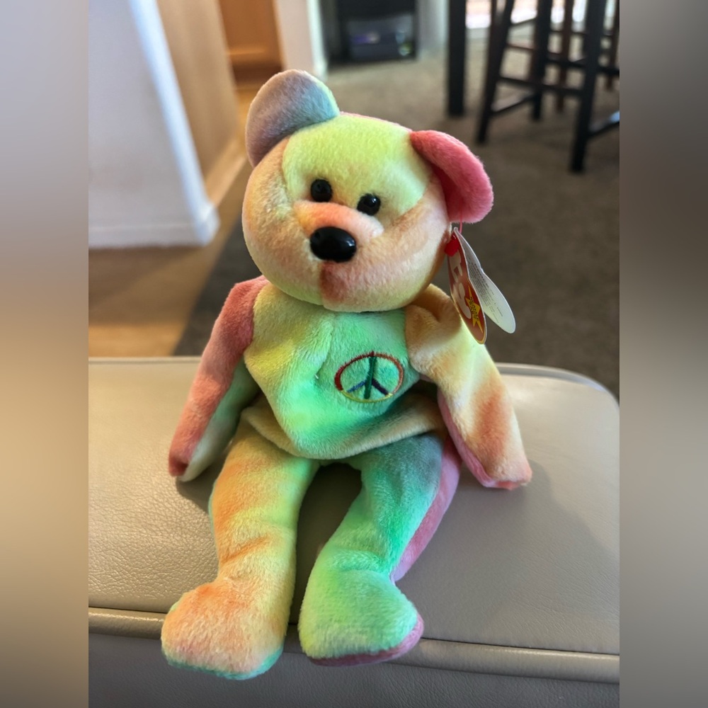 Tie-Dye Peace Bear - Extra Rare - Beanie babies - limited available - retired